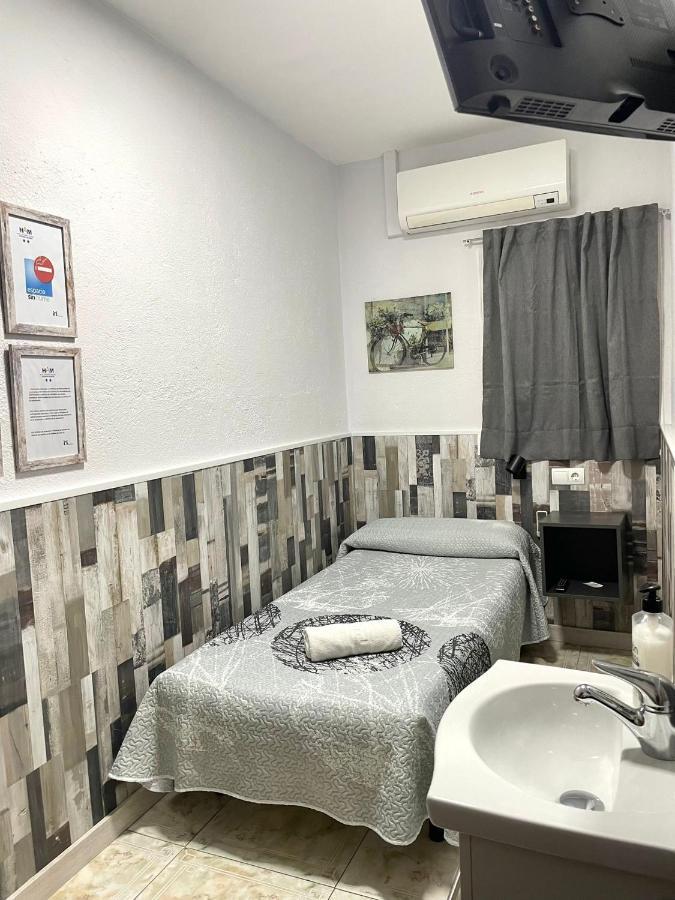 Hostal Restaurante Avenida De Madrid テラサ エクステリア 写真